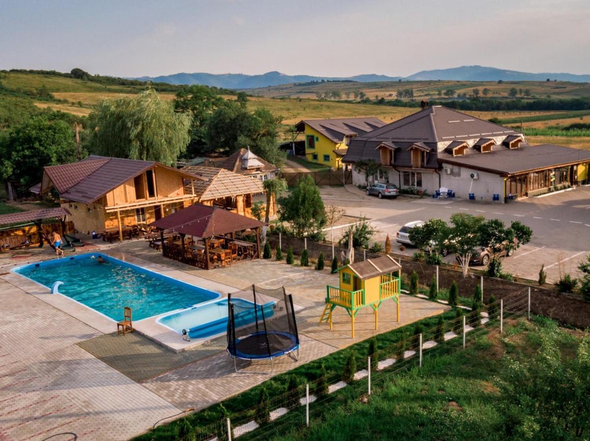 Complex Stefanesti Hotel Bozovici Buitenkant foto